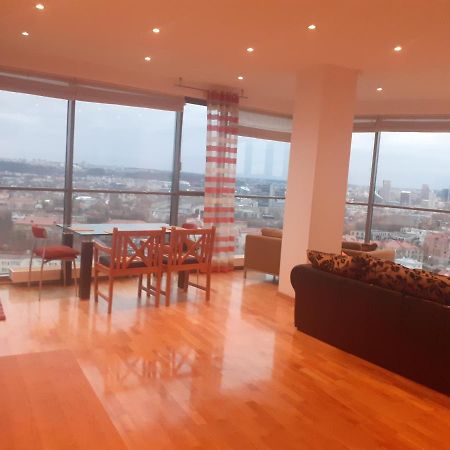 Luxury Apartment In Skyscraper Vilnius Exteriör bild