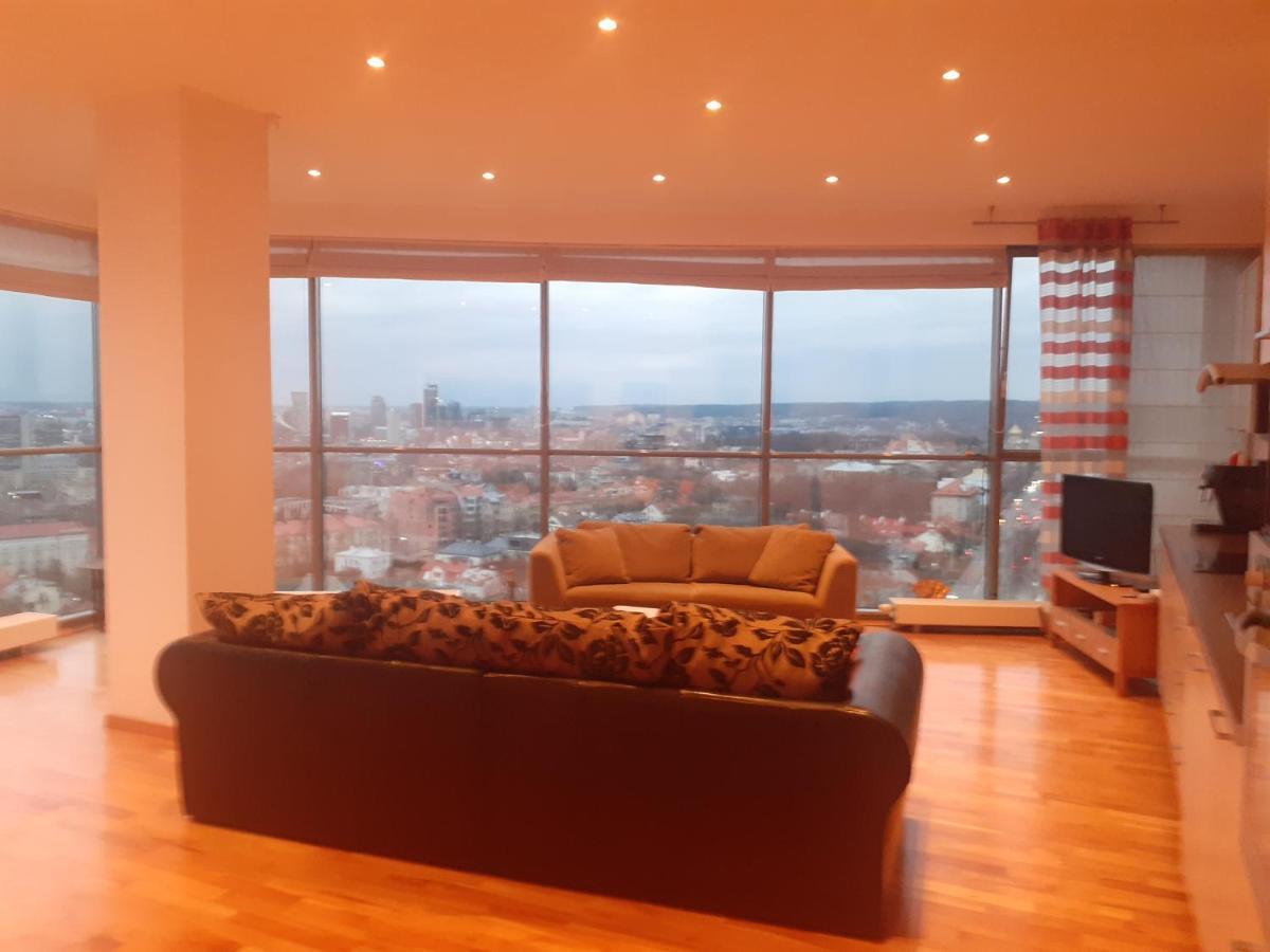 Luxury Apartment In Skyscraper Vilnius Exteriör bild